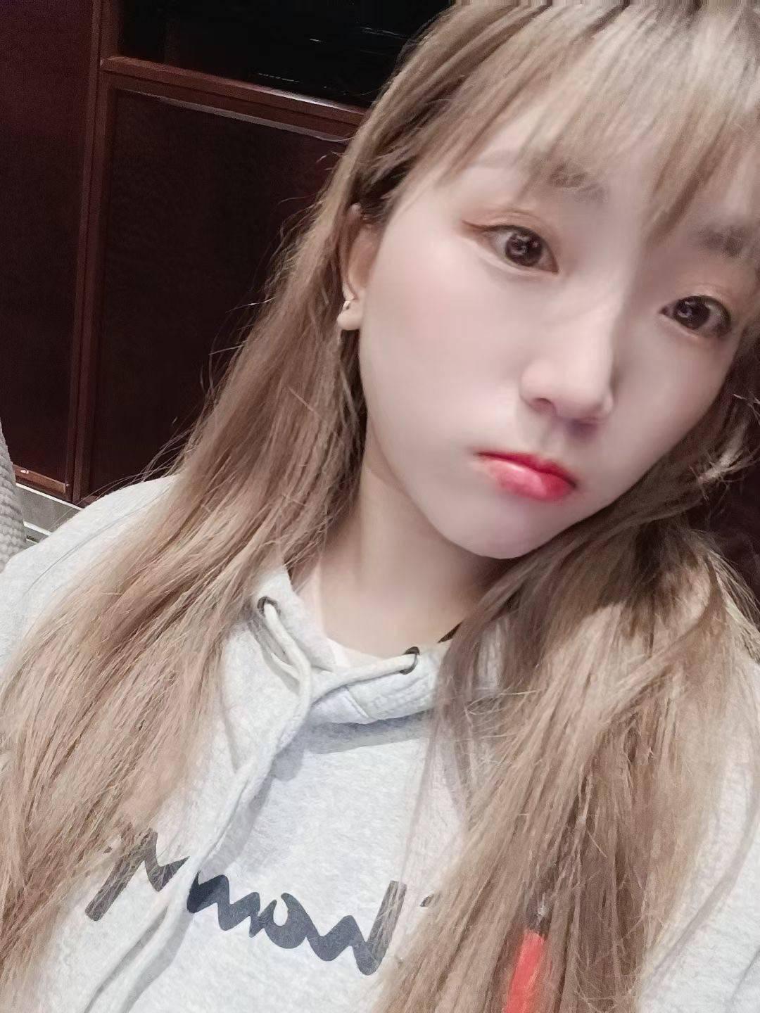 成都大胸嫩妹子小希